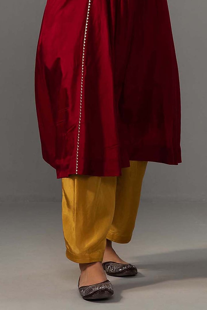 Red Pure Silk Color-Blocked Kurta Set by Label Shreya Sharma at Pernia's Pop Up Shop