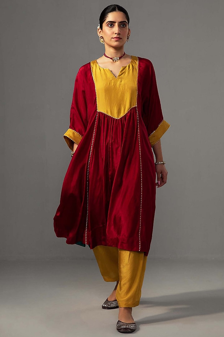 Red Pure Silk Color-Blocked Kurta Set by Label Shreya Sharma at Pernia's Pop Up Shop