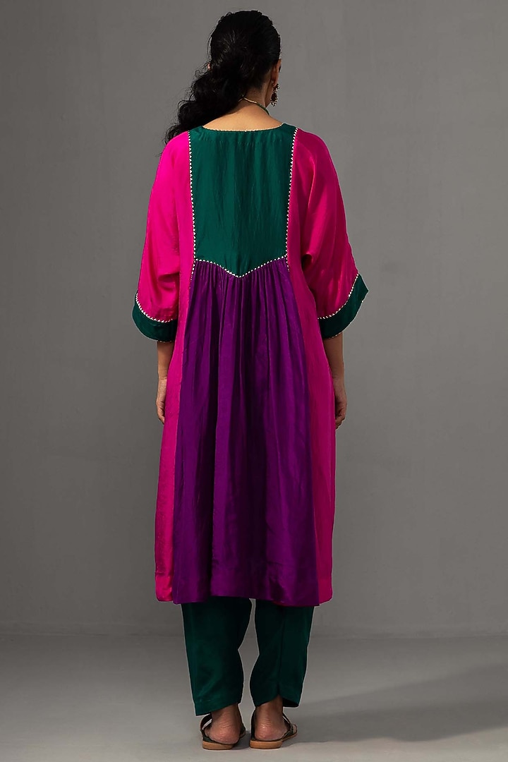 Rani Pink Pure Silk Color-Blocked Kurta Set by Label Shreya Sharma at Pernia's Pop Up Shop