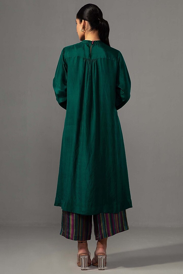 Emerald Green Pure Silk Pleated Kurta Set by Label Shreya Sharma at Pernia's Pop Up Shop