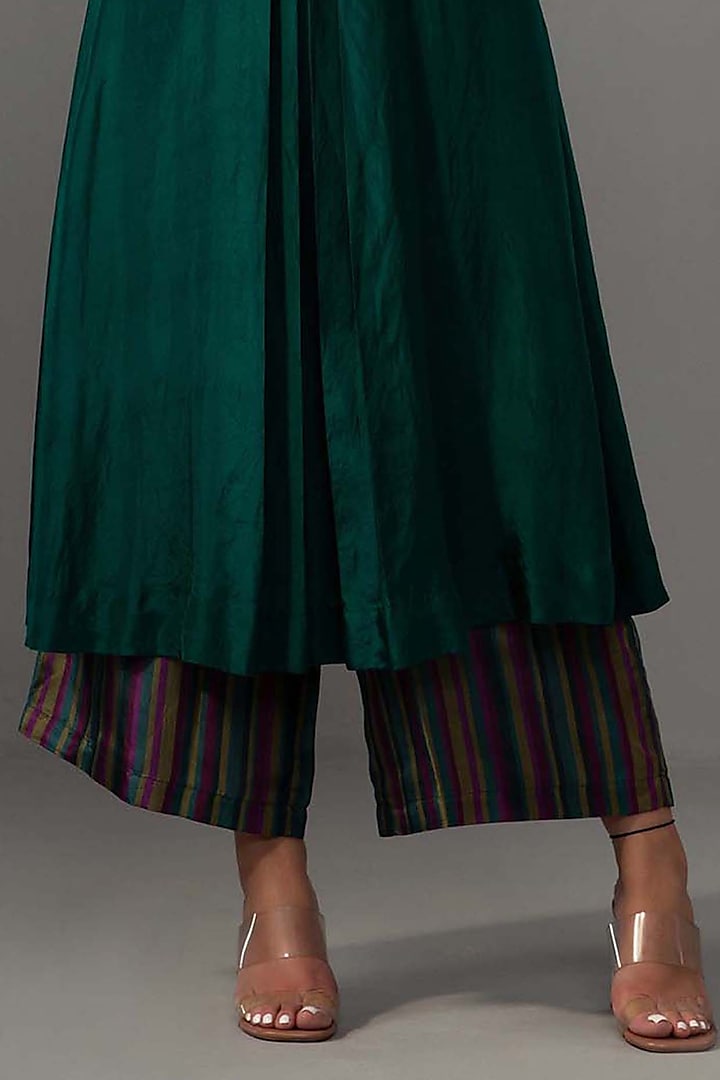 Emerald Green Pure Silk Pleated Kurta Set by Label Shreya Sharma at Pernia's Pop Up Shop