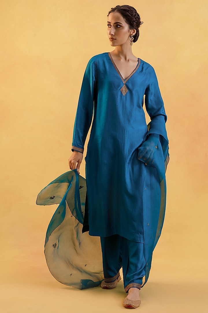 Blue Embroidered Kurta Set by Label Shreya Sharma at Pernia's Pop Up Shop