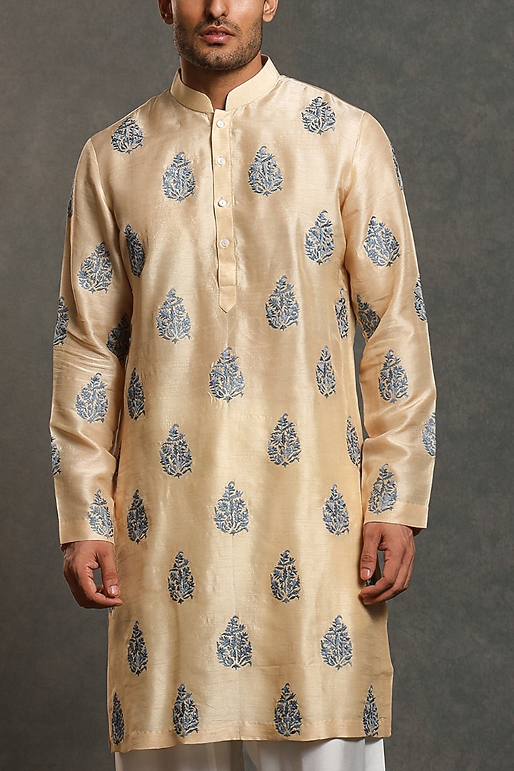 Golden Dola Silk Kurta Set by Line by Shamim Khan at Pernia's Pop Up Shop