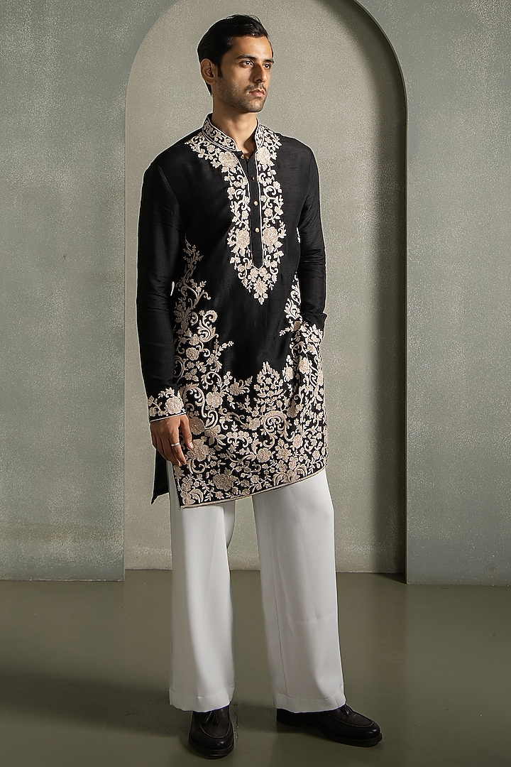 Black Dola Silk Thread Embroidered Kurta Set by Line by Shamim Khan at Pernia's Pop Up Shop