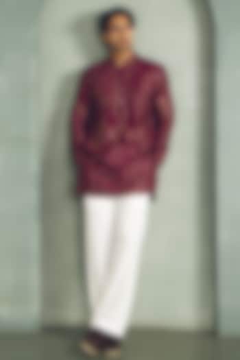 Magenta Dola Silk Thread Embroidered Kurta Set by Line by Shamim Khan at Pernia's Pop Up Shop