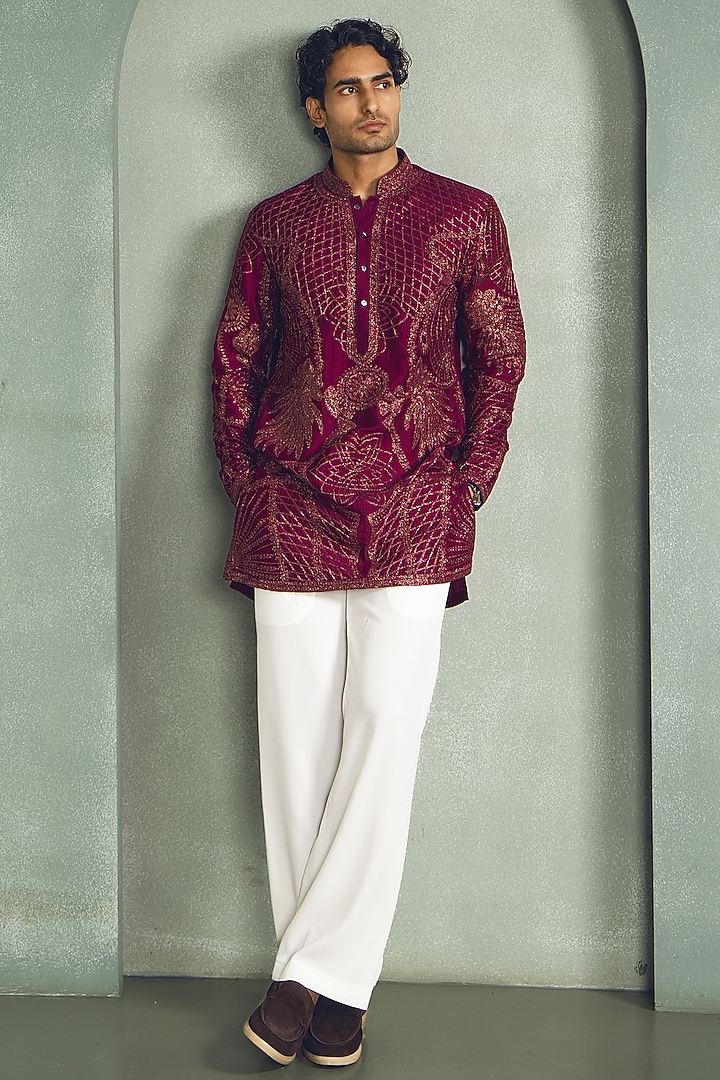 Magenta Dola Silk Thread Embroidered Kurta Set by Line by Shamim Khan at Pernia's Pop Up Shop