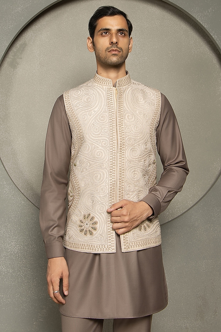 Peach Dola Silk Threadwork Nehru Jacket Set by Line by Shamim Khan at Pernia's Pop Up Shop