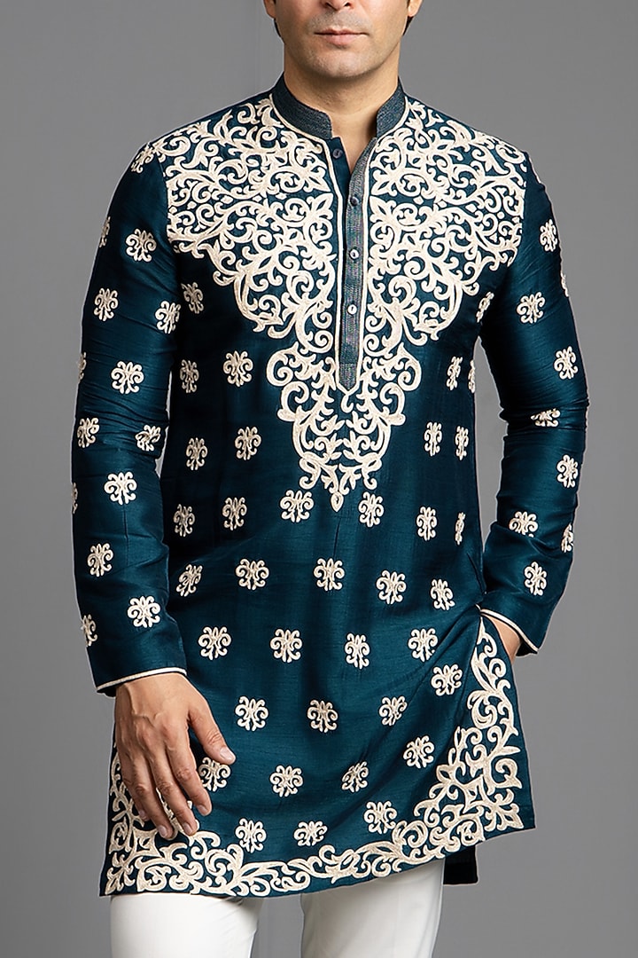 Peacock Green Dola Silk Thread Embroidered Kurta Set by Line by Shamim Khan at Pernia's Pop Up Shop