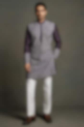 Pastel Violet Dola Silk Thread Embroidered Kurta Set by Line by Shamim Khan at Pernia's Pop Up Shop