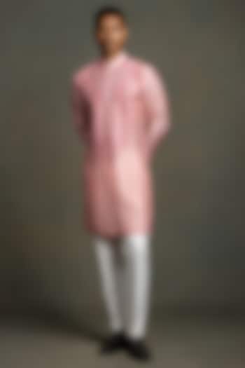 Peach Pink Dola Silk Thread Embroidered Kurta Set by Line by Shamim Khan at Pernia's Pop Up Shop