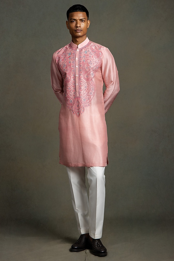 Peach Pink Dola Silk Thread Embroidered Kurta Set by Line by Shamim Khan at Pernia's Pop Up Shop