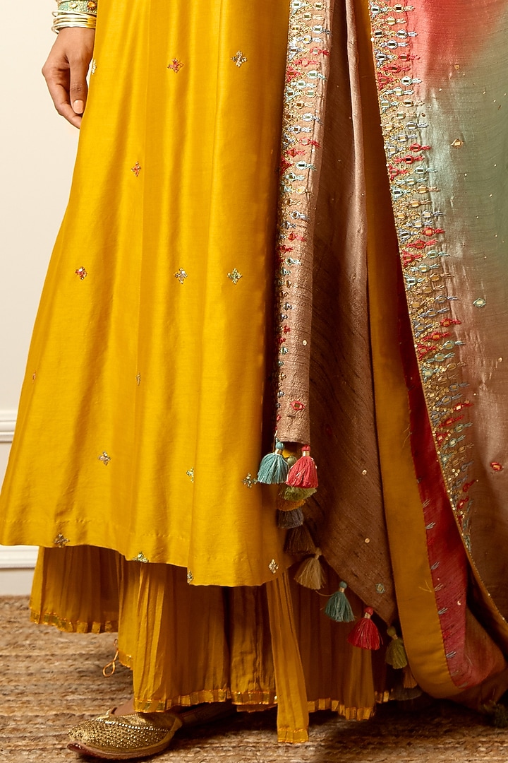 Mustard Hand Embroidered Kurta Set by LOKA By Veerali Raveshia at Pernia's Pop Up Shop