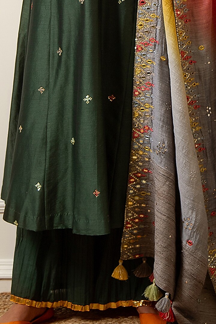 Bottle Green Hand Embroidered Kurta Set by LOKA By Veerali Raveshia at Pernia's Pop Up Shop