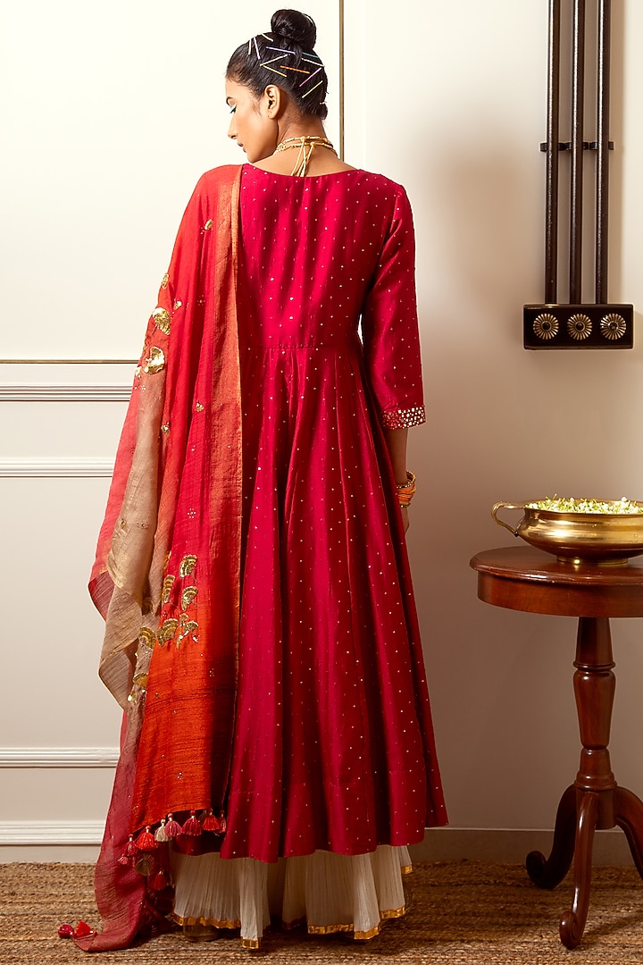 Cadmium Red Chanderi Silk Embroidered Kurta Set by LOKA By Veerali Raveshia at Pernia's Pop Up Shop