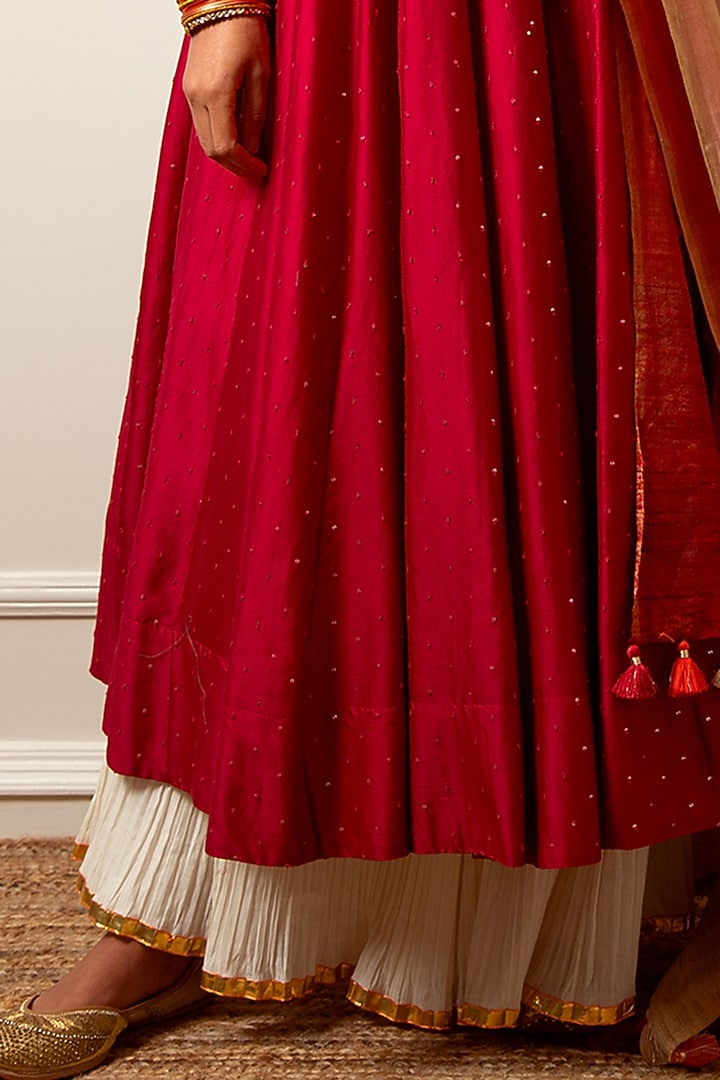 Cadmium Red Chanderi Silk Embroidered Kurta Set by LOKA By Veerali Raveshia at Pernia's Pop Up Shop