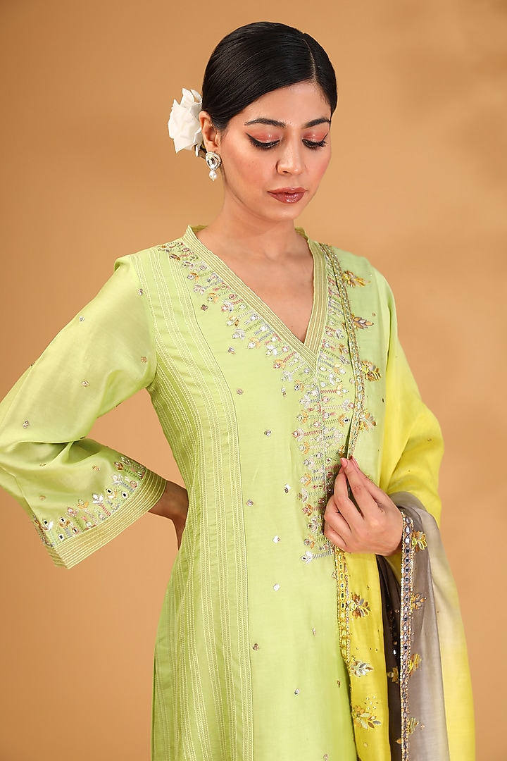 Green Chanderi Silk Resham Embroidered Kurta Set by LOKA By Veerali Raveshia at Pernia's Pop Up Shop
