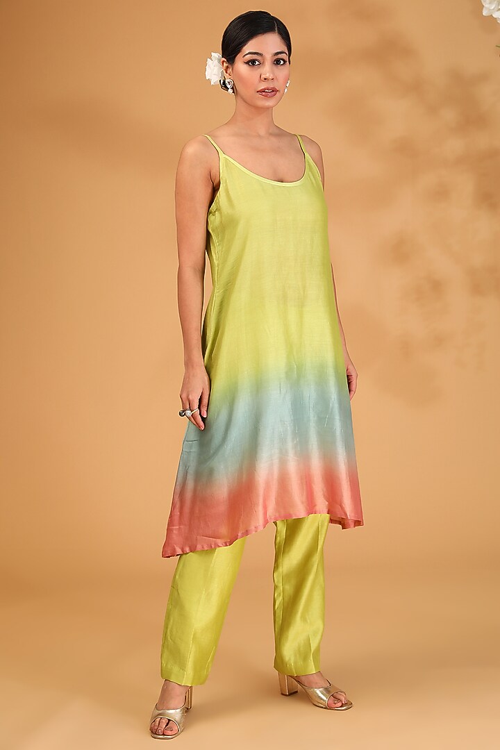 Green Shaded Chanderi Silk Resham Hand Embroidered Kurta Set by LOKA By Veerali Raveshia at Pernia's Pop Up Shop