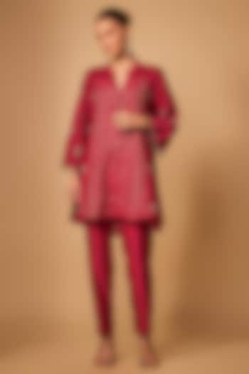 Red Chanderi Silk Bead Hand Embroidered Kurta Set by LOKA By Veerali Raveshia at Pernia's Pop Up Shop