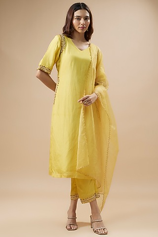 Yellow Couture Silk & Organza Hand Embroidered Kurta Set by Label Deepshika Agarwal