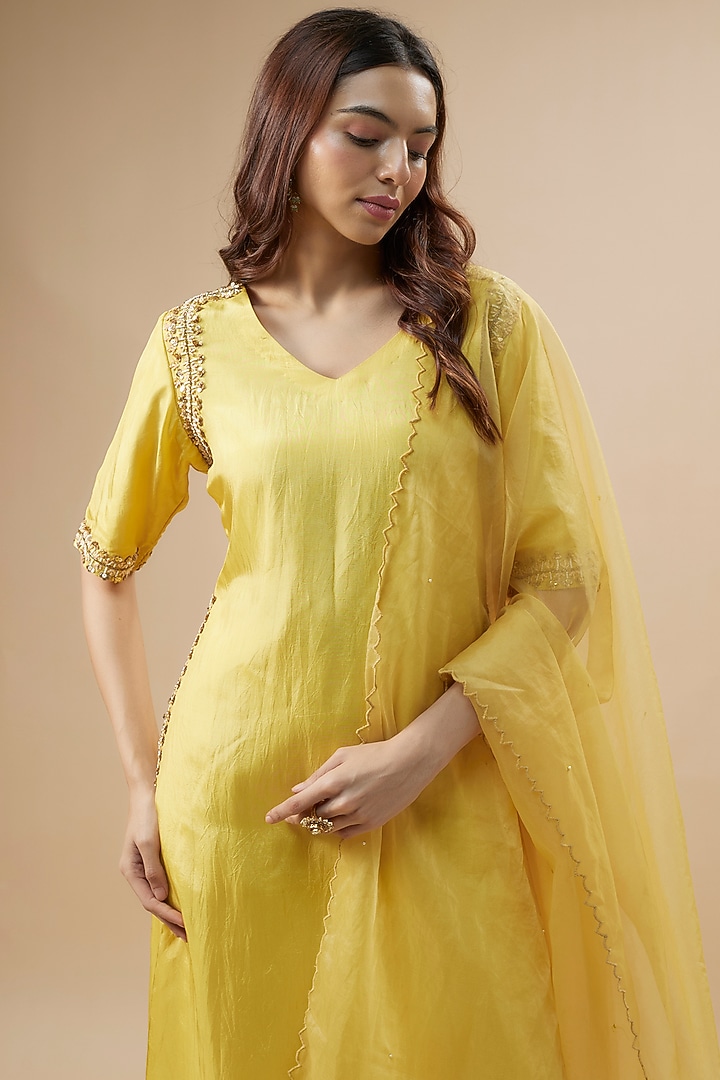Yellow Couture Silk & Organza Hand Embroidered Kurta Set by Label Deepshika Agarwal at Pernia's Pop Up Shop