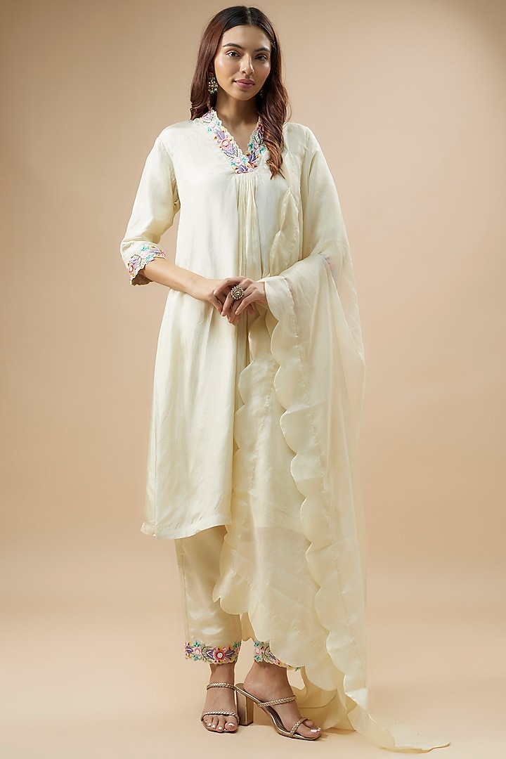 Ivory Couture Silk & Organza Hand Embroidered Kurta Set by Label Deepshika Agarwal at Pernia's Pop Up Shop