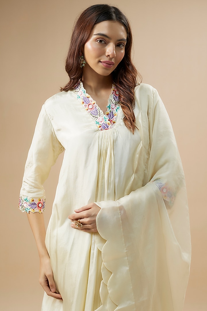 Ivory Couture Silk & Organza Hand Embroidered Kurta Set by Label Deepshika Agarwal at Pernia's Pop Up Shop