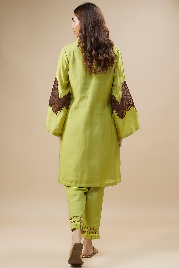 Green Couture Silk Hand Embroidered Kurta Set by Label Deepshika Agarwal at Pernia's Pop Up Shop