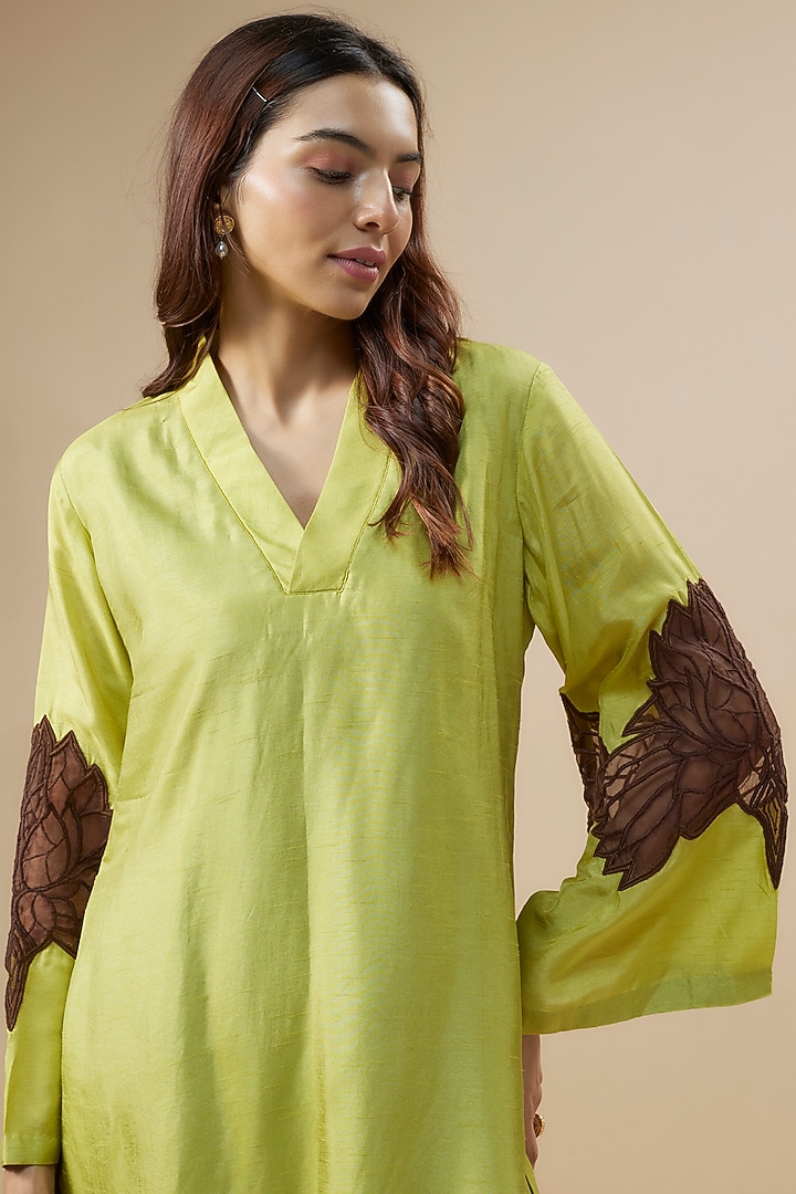 Green Couture Silk Hand Embroidered Kurta Set by Label Deepshika Agarwal at Pernia's Pop Up Shop