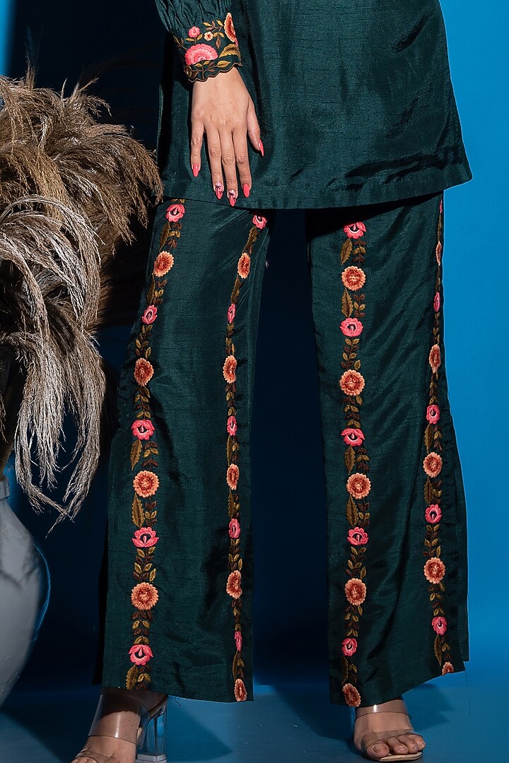 Bottom Green Embroidered Kurta Set by Label Deepshika Agarwal at Pernia's Pop Up Shop