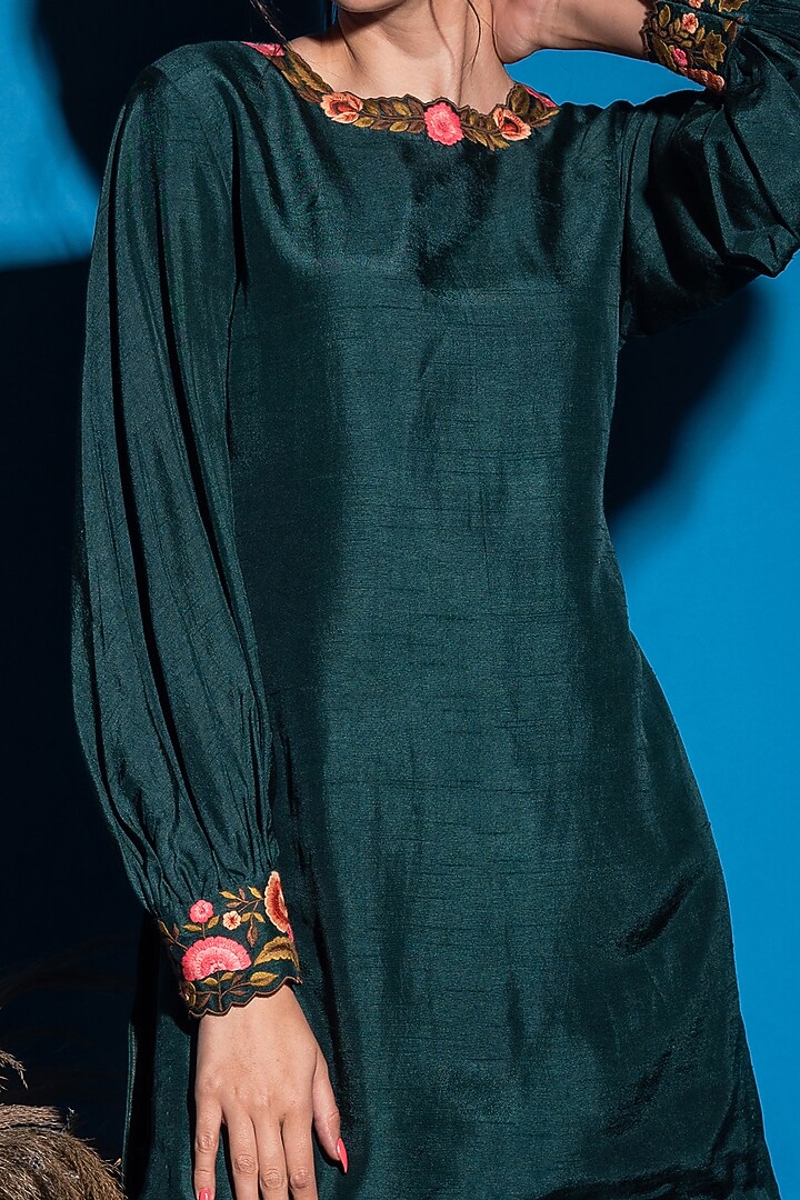 Bottom Green Embroidered Kurta Set by Label Deepshika Agarwal at Pernia's Pop Up Shop