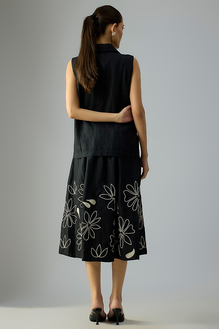 Black Linen Floral Dori Embroidered Skirt Set by Linen Bloom at Pernia's Pop Up Shop