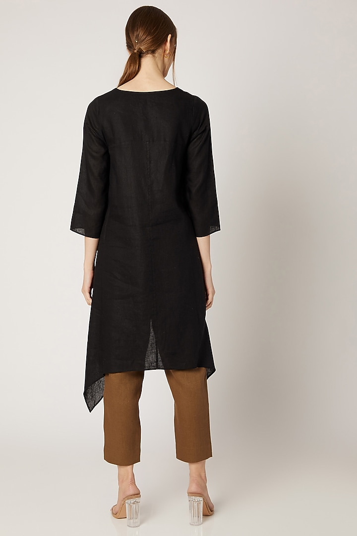 Black Embroidered High-Low Tunic by Linen Bloom at Pernia's Pop Up Shop
