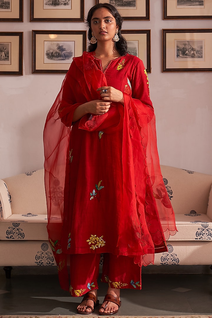 Red Mangalgiri Cotton Applique Embroidered Handwoven Kurta Set by Label Earthen Pret