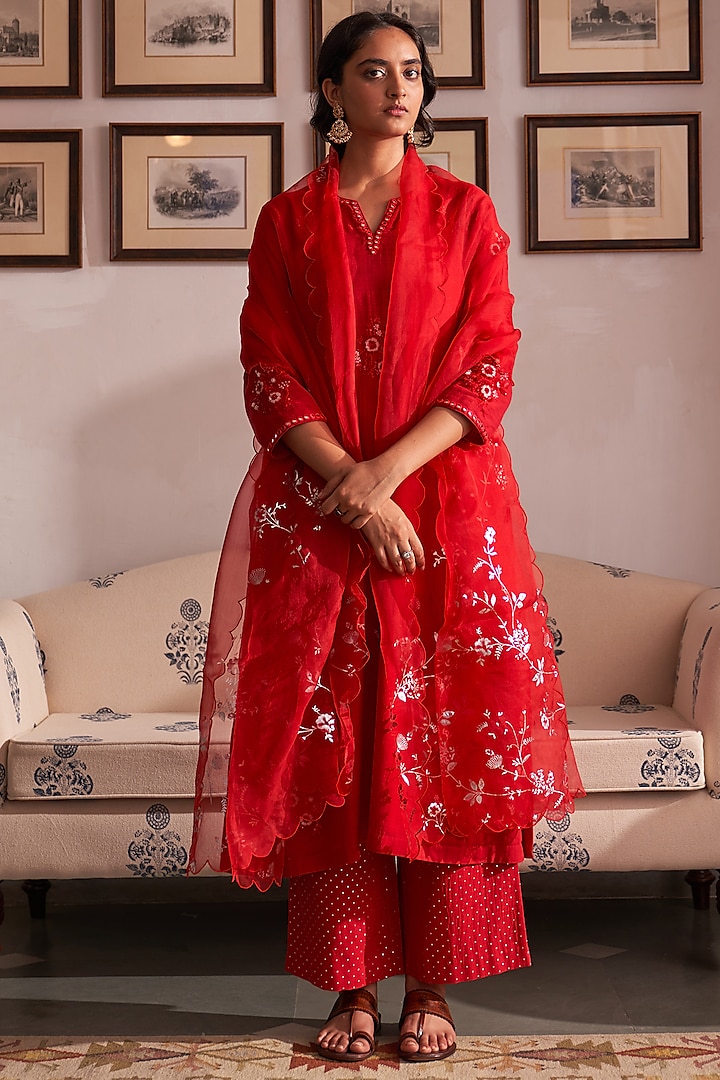 Red Mangalgiri Cotton Resham Embroidered Handwoven Kurta Set by Label Earthen Pret