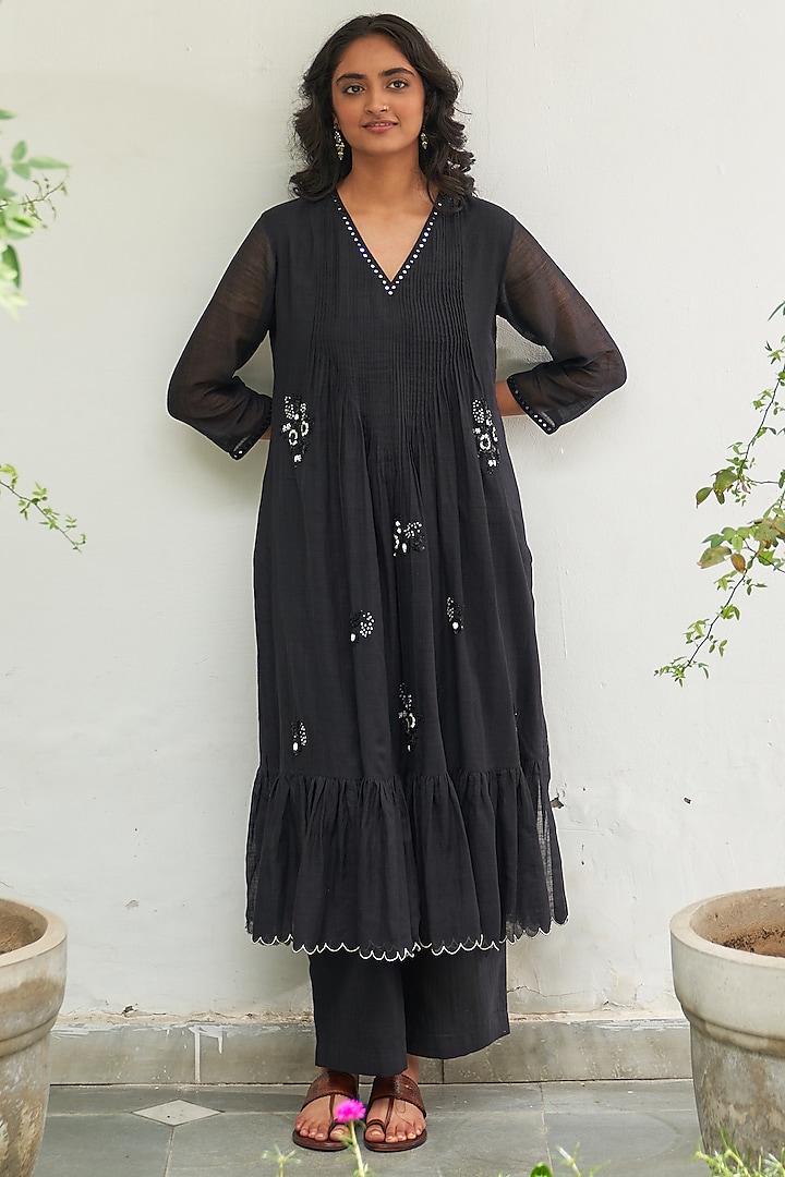 Black Mangalgiri Cotton Sequins Embroidered Handwoven Kurta Set by Label Earthen Pret