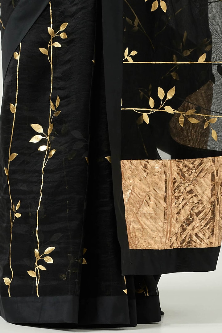 Black Organza Silk Foil Printed Saree Set by Label Earthen Pret at Pernia's Pop Up Shop