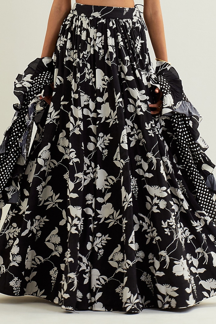 Black Viscose Crepe Silk Wedding Lehenga Set by Label Earthen Pret at Pernia's Pop Up Shop