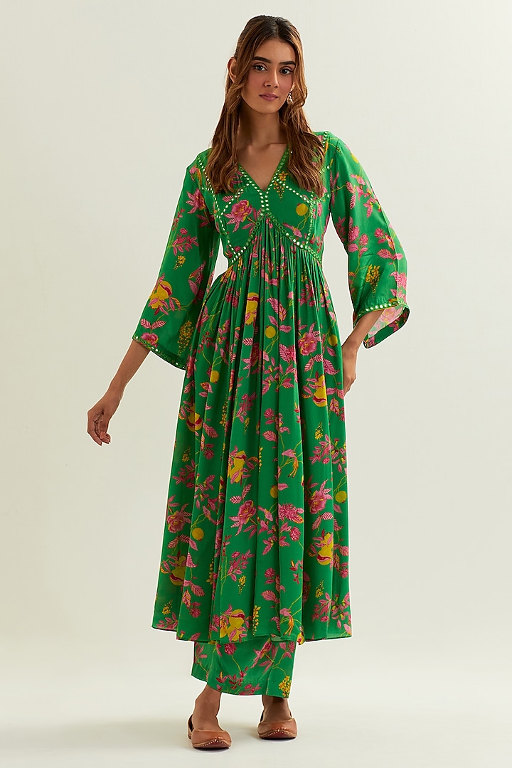 Green Viscose Crepe Silk Kurta Set by Label Earthen Pret at Pernia's Pop Up Shop