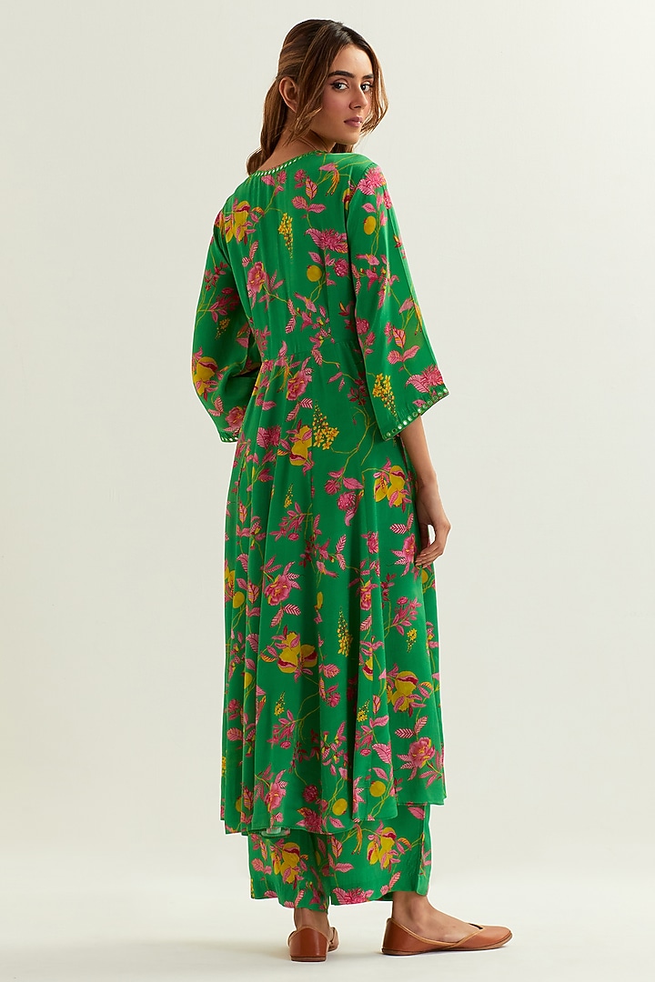 Green Viscose Crepe Silk Kurta Set by Label Earthen Pret at Pernia's Pop Up Shop