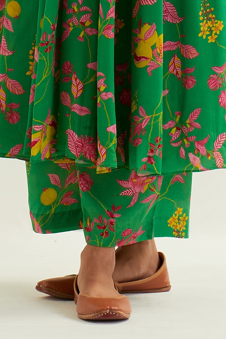 Green Viscose Crepe Silk Kurta Set by Label Earthen Pret at Pernia's Pop Up Shop
