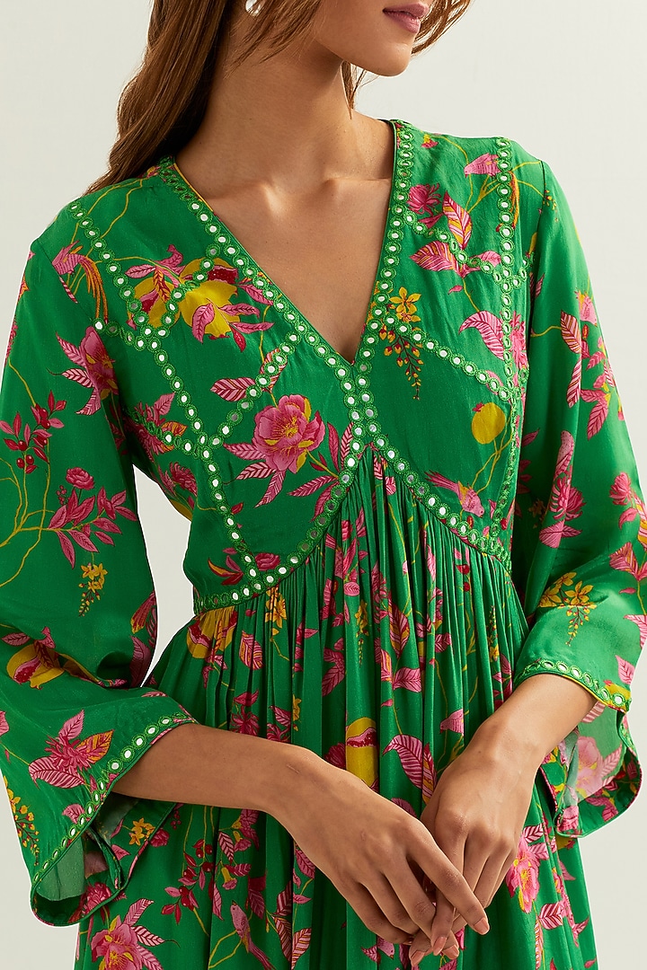 Green Viscose Crepe Silk Kurta Set by Label Earthen Pret at Pernia's Pop Up Shop