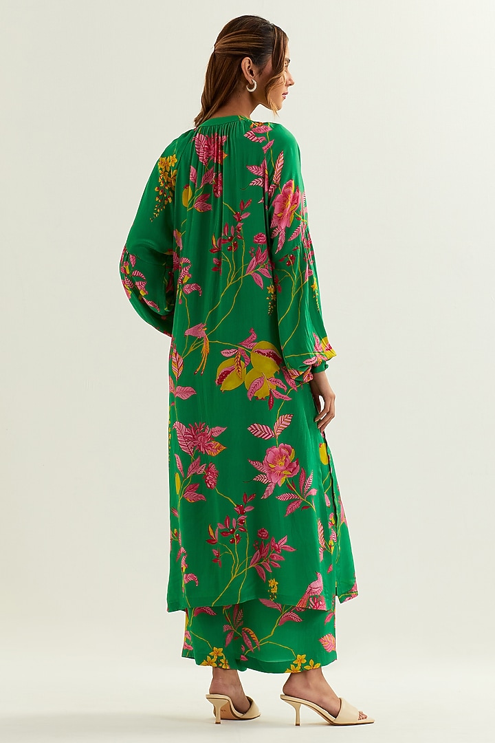 Green Viscose Crepe Silk Kurta Set by Label Earthen Pret at Pernia's Pop Up Shop
