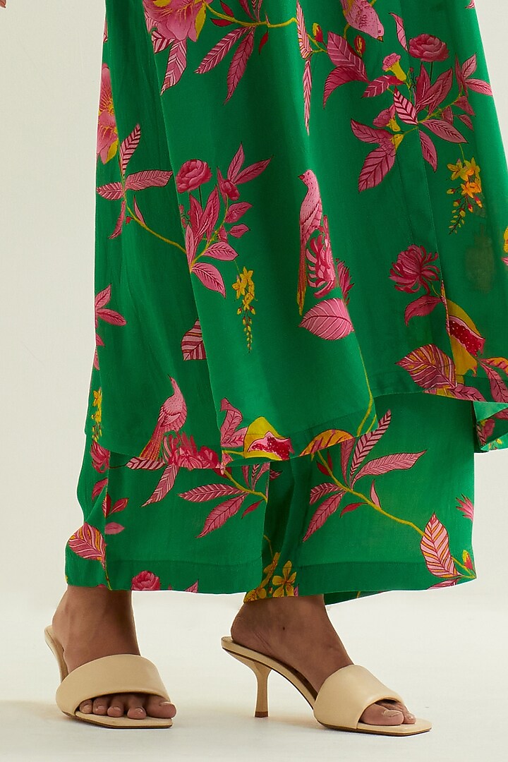 Green Viscose Crepe Silk Kurta Set by Label Earthen Pret at Pernia's Pop Up Shop