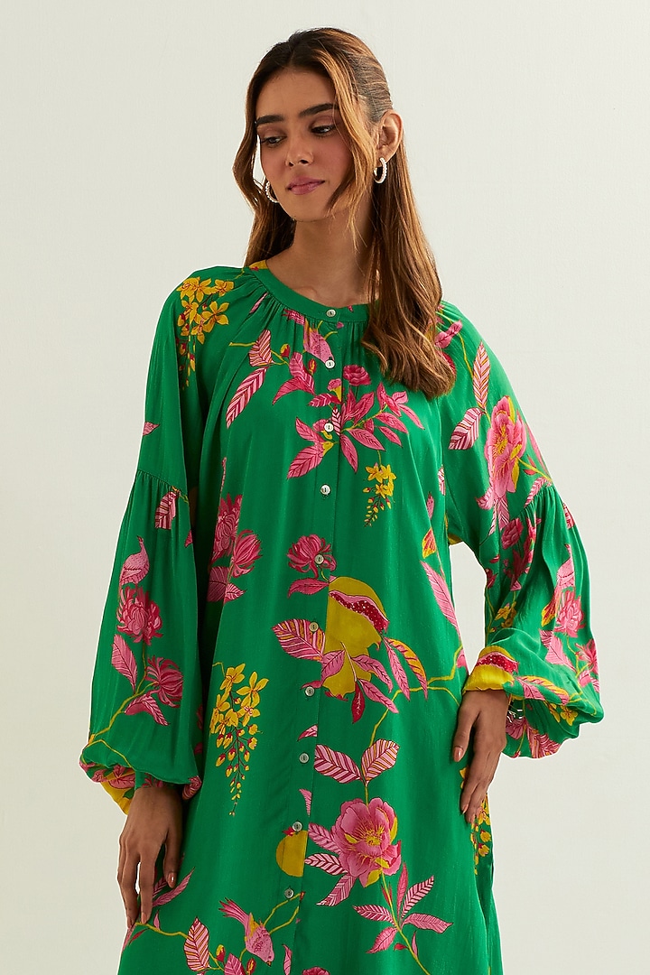 Green Viscose Crepe Silk Kurta Set by Label Earthen Pret at Pernia's Pop Up Shop