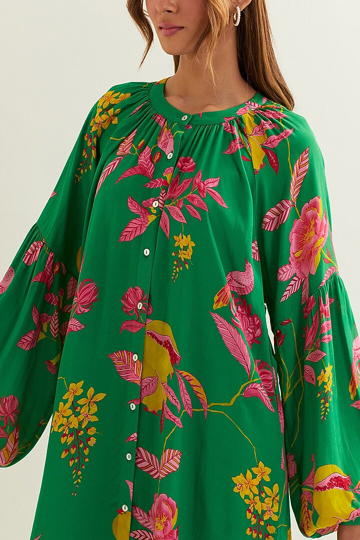 Green Viscose Crepe Silk Kurta Set by Label Earthen Pret at Pernia's Pop Up Shop