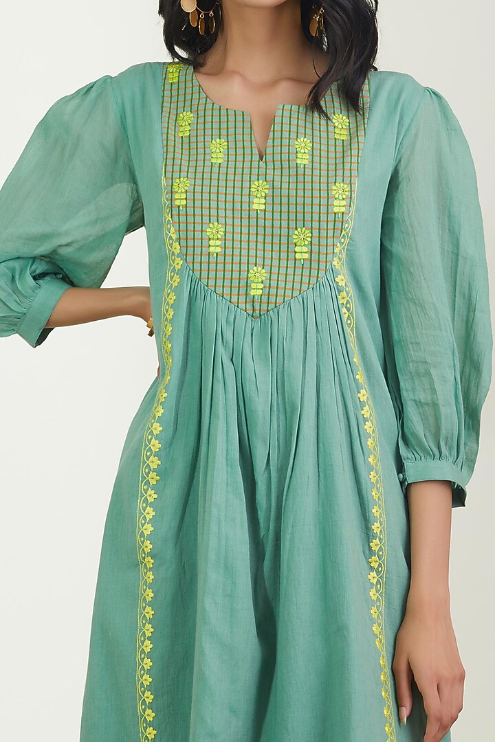 Sage Green Embroidered Kurta Set by Label Earthen Pret at Pernia's Pop Up Shop