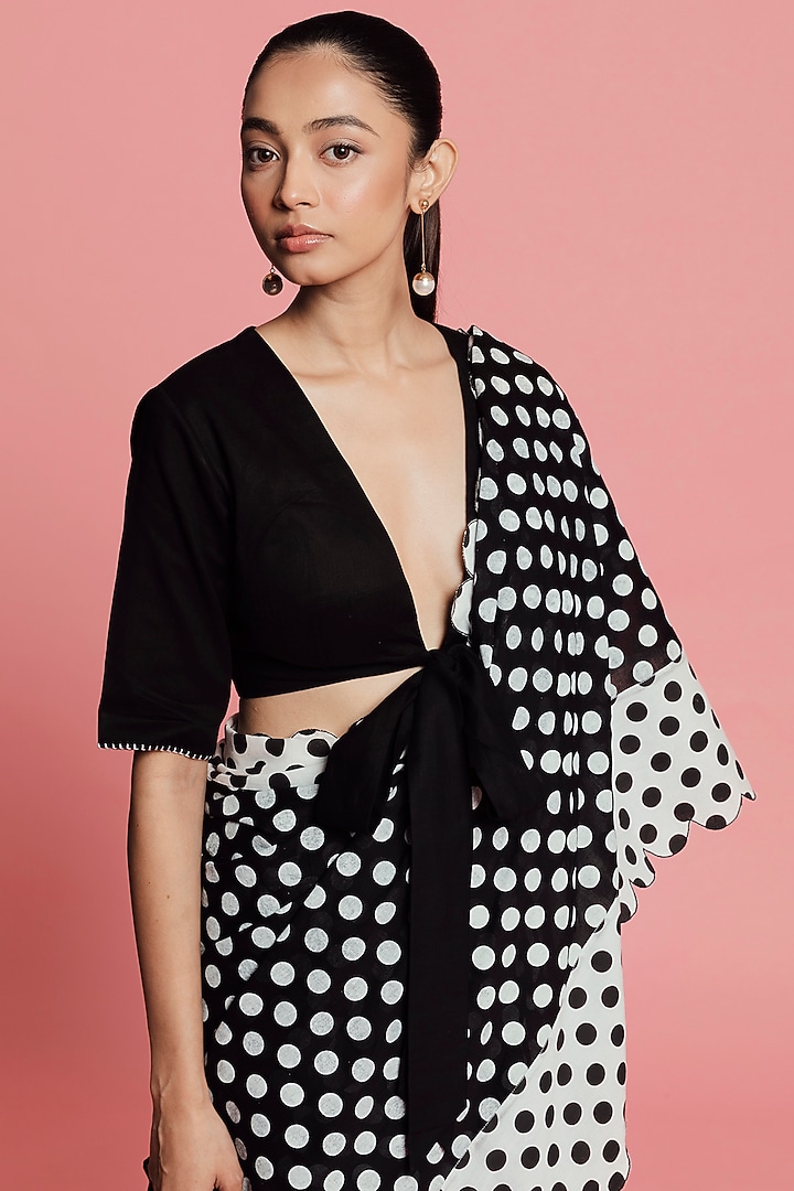 Black & White Cotton Mul Polka Printed Party Wear Saree Set by Label Earthen Pret at Pernia's Pop Up Shop