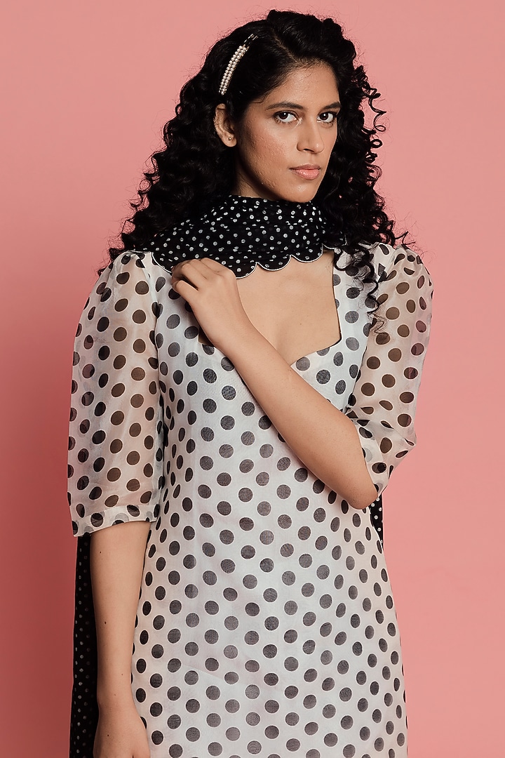 Black & White Printed Kurta Set by Label Earthen Pret at Pernia's Pop Up Shop