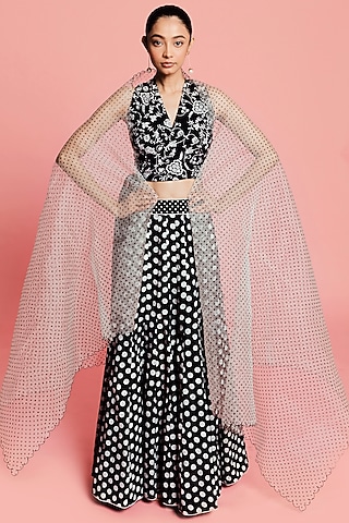 Black & White Printed Lehenga Set by Label Earthen Pret
