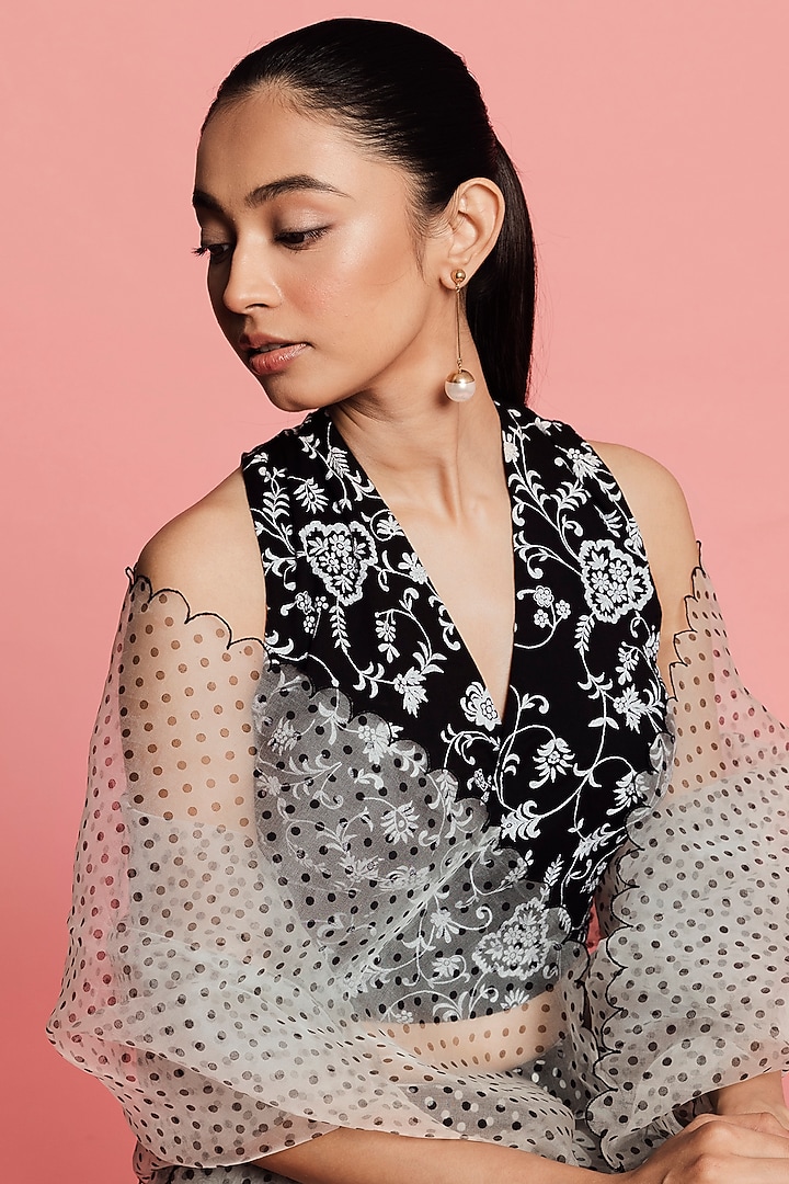 Black & White Printed Wedding Lehenga Set by Label Earthen Pret at Pernia's Pop Up Shop